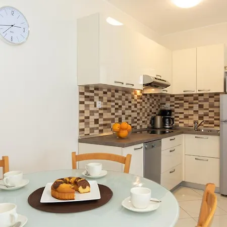 Apartment Dujmovic Ivo 2 *