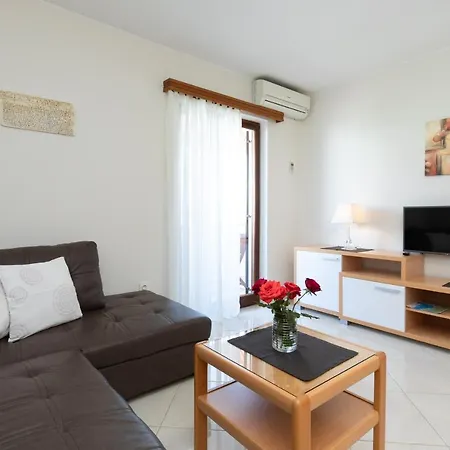 Apartment Dujmovic Ivo 2 *
