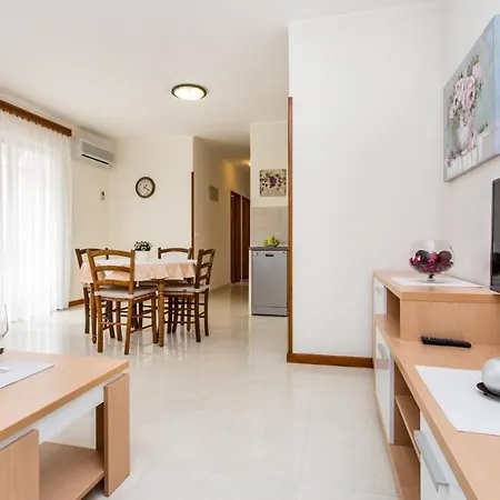Dujmovic Ivo 2 Apartment Baska (Krk)